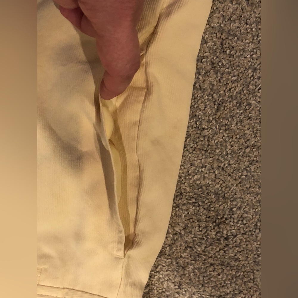 Liz Golf Liz Claiborne Women’s Yellow Golf Walking Shorts Size 12 100% Silk - Picture 4 of 6